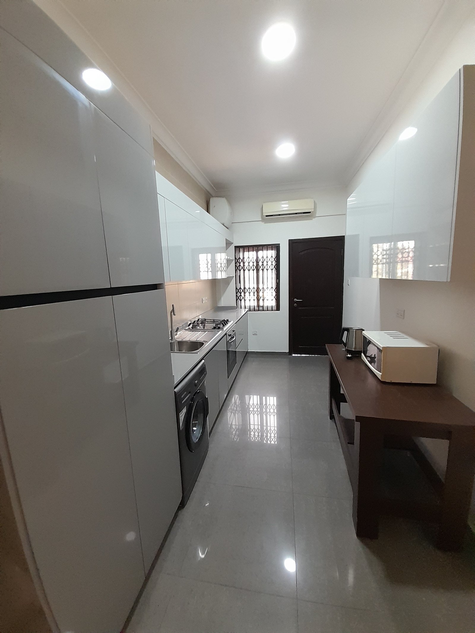 3 Bedroom +BQ Fully Furnished Apartment For Rent 