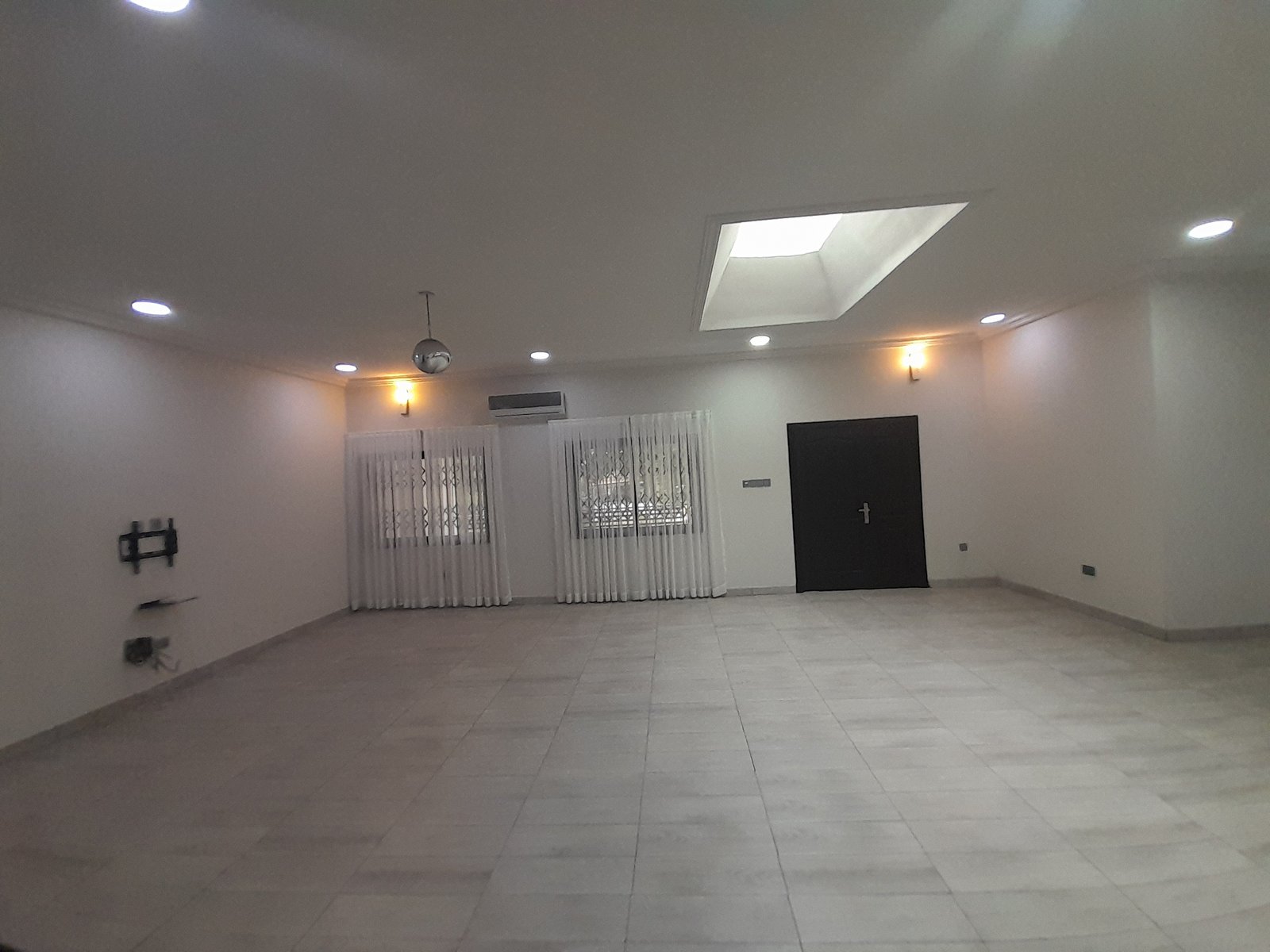 Unfurnished 3 Bedroom Apartment For Rent