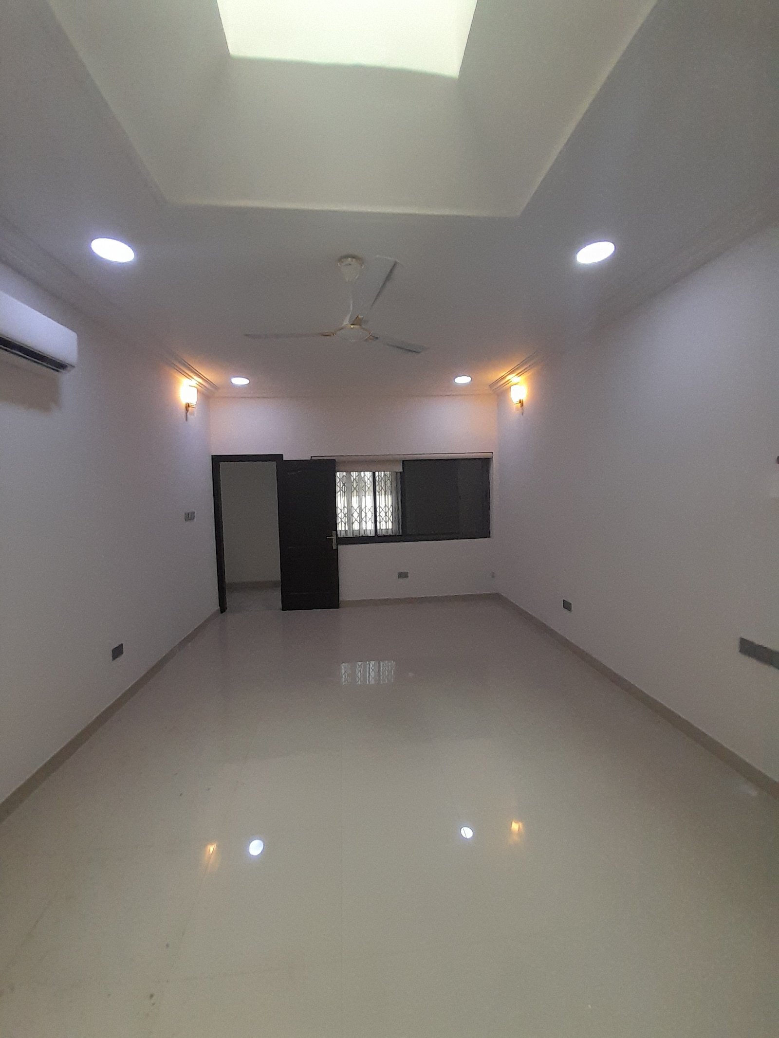 Unfurnished 3 Bedroom Apartment For Rent