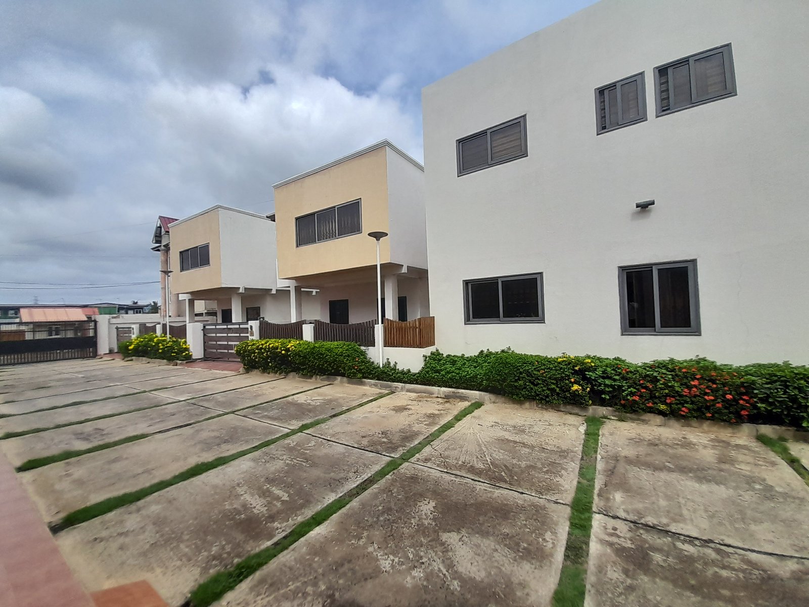 3 Bedroom Fully Furnished Townhouse For Rent 