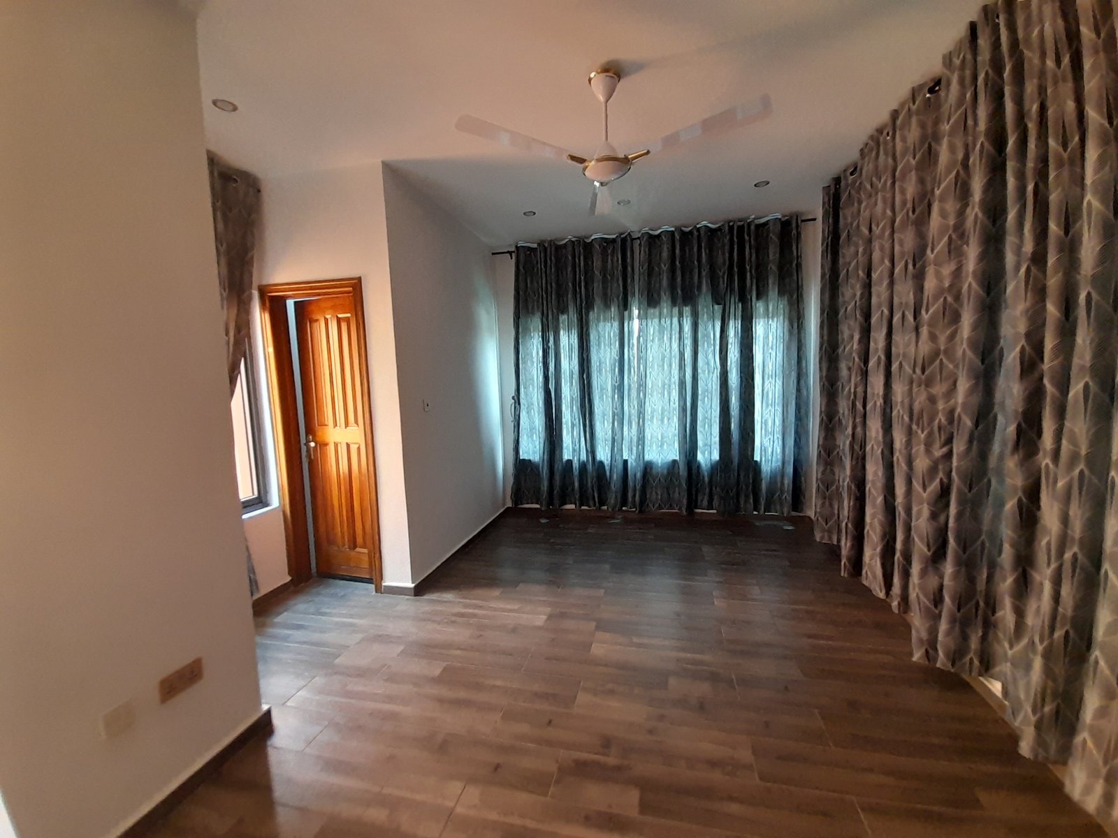 4 Bedroom Fully Furnished For Rent 